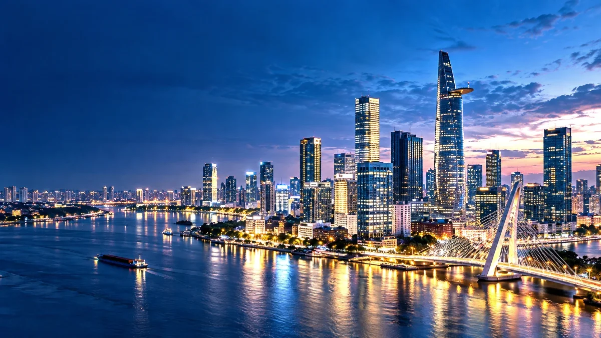 Ảnh khu trung tâm TP.HCM kết hợp đồ họa minh họa kết nối tài chính từ quốc tế về Việt Nam
